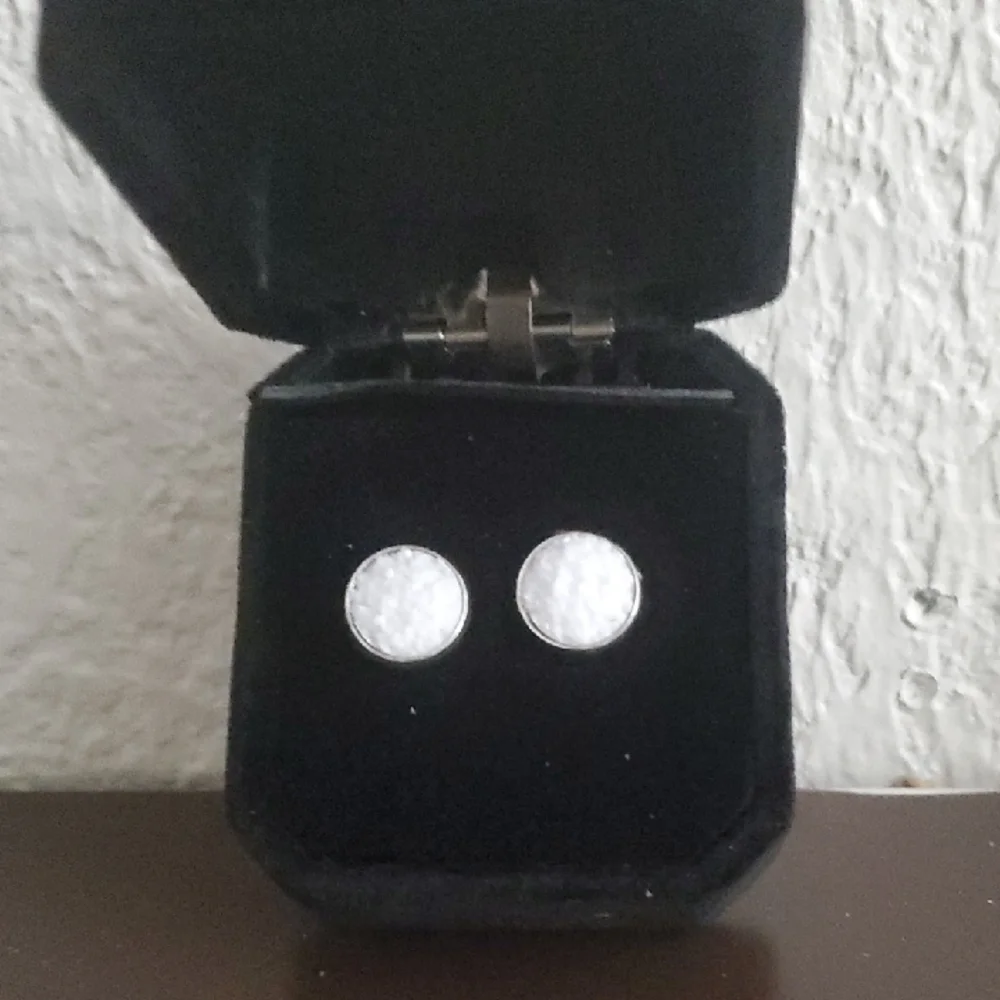 Elegant White Stud Earrings - Picture 5 of 5